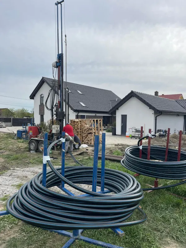 Foraj pentru pompă de căldură la o casă nouă